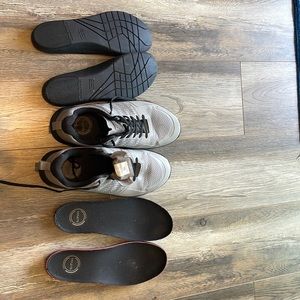 Hylete mens size 10 shoes w/extra insoles